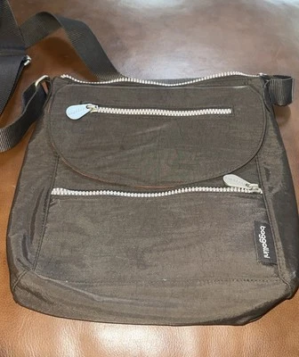 Bolso Bandolera Baggallini Pocket Town Ligero Resistente al Agua Marrón Foto 1 de 4