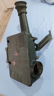 Caja de filtro de aire Buick Reatta 88-91 con tubo de recogida direccional y soporte Foto 1 de 3