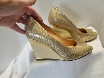 Tacones de cuña Carlo Pazolini Couture de cuero dorado serpiente en relieve punta abierta talla 7,5 Foto 1 de 4