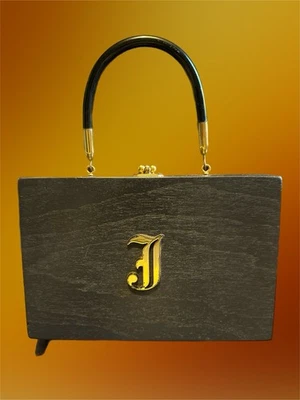Bolso de mano único MCM de colección de los años 50 caja monedero “J” usado en excelente estado 6”H x 9”W x 3”D; Sngl HD 4.5” Foto 1 de 4