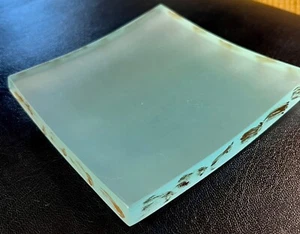 Kerzenhalter GLAS quadratisch konkav grün getönt mattiert mit goldbemalten Akzenten - Bild 1 von 5