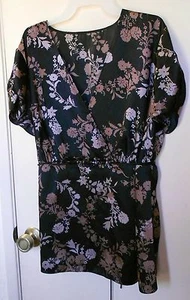 Negro con Colores Mezclados Floral Manga Corta Jersey Top con Corbata Trasera, Talla 2X - Imagen 1 de 3