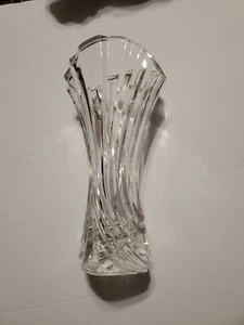 MIKASA 8" CRYSTAL FLOWER VASE DECO STYLE "V" SHAPE IN EXCELLENT CONDITION - Picture 1 of 18