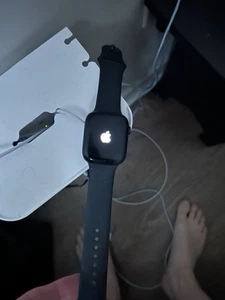 Apple Watch Series 8 45mm Midnight Aluminum Case with Sport Band, M/L (GPS +... - Photo 1 sur 1