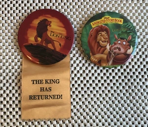 DUE SPILLE PROMOZIONALI 1994 DISNEY STORE SOLO MEMBRO DEL CAST ~ RE LEONE ~ RARE - Foto 1 di 7