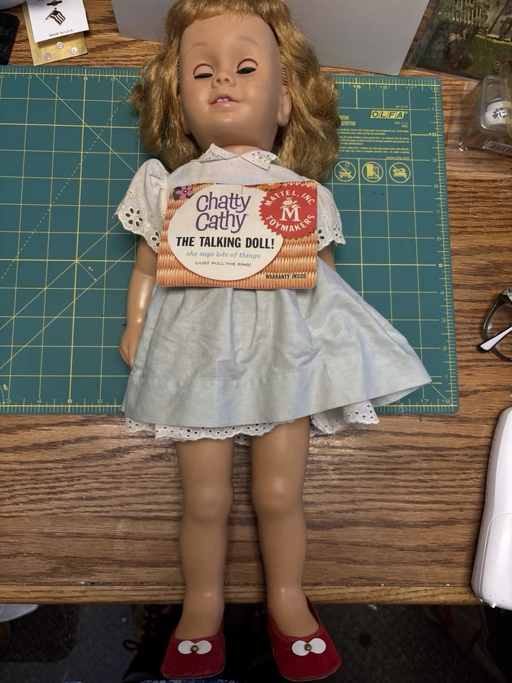 Muñeca Mattel Chatty Cathy 1960 con tarjeta de garantía original Foto 1 de 4