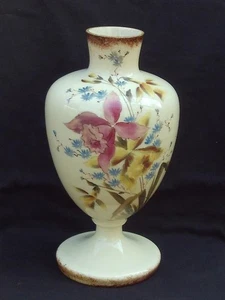 ANTIQUE VICTORIAN LARGE HAND BLOWN GLASS VASE WITH HAND PAINTED FLOWERS .M3508 - Picture 1 of 14