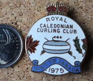 Vintage Royal Caledonian curling club 1975 Pin - Imagen 1 de 2