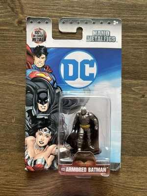 Figura blindada Batman DC25 - Nano Metalfigs DC Comics - 2017 Jada Toys Foto 1 de 4