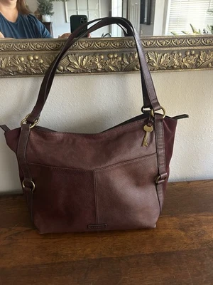 Cartera de Mano Fossil de Cuero Borgoña Gamuza Latón Herrajes Sam Cuero con Dije de Bolso Foto 1 de 4