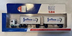 Camiones Mack - Modelo CJ Escala 1:64 Die Cast-AHL Scottissue-American Highway Legend - Imagen 1 de 4