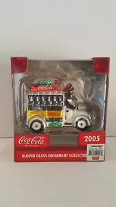 2005 Coca-Cola Truck mit Pinguin Fahrer mundgeblasenes Glas Weihnachtsschmuck 2,75”x3,75” - Bild 1 von 8