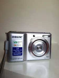 SONY STEADY SHOT DSC-S2100 12,1 MP DIGITALKAMERA, FUNKTIONIERT GUT - Bild 1 von 10