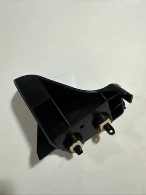 Parachoques trasero retenedor derecho Toyota OEM 52587-0C010 Sequoia 2008-2022 Foto 1 de 3