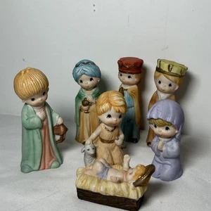 Vintage Lot of 7 Nativity Porcelain Figurines - Picture 1 of 10