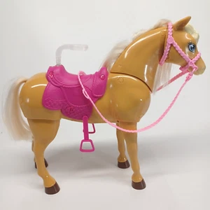 Barbie Horse Feed and Cuddle Tawny 2013 Mattel, Riding Clip for Barbie and Reins - Bild 1 von 15