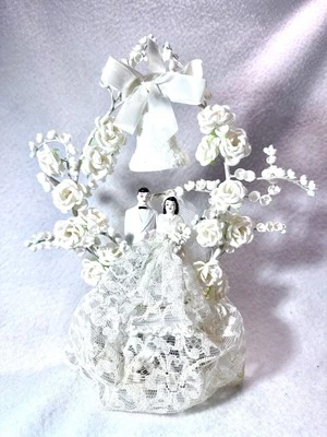 Винтаж 1953 НЕВЕСТА И ЖЕНИХ с РЕШЕТКОЙ СВАДЕБНЫЙ ТОРТ ТОППЕР - Изображение 1 из 4