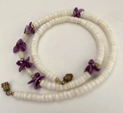 Gargantilla collar con caparazón de puka hawaiano con detalles morados broche de barril ¡15"" OFERTA! Foto 1 de 4