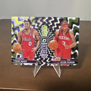 Tyrese Maxey Allen Iverson 2024-25 Donruss Illusioni ottiche ottiche #3 - Foto 1 di 2