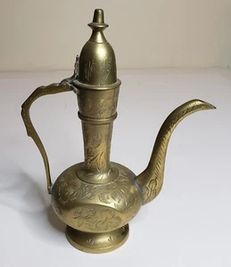 India Solid Brass 6" Etched Leaves Vintage Teapot Pitcher Genie Lamp - Bild 1 von 3