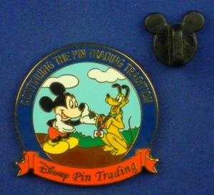 Mickey Mouse Trading with Pluto Pin Trading Tradition 2006 OC Pin # 51479 - Picture 1 of 5