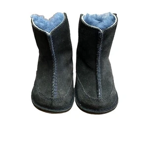 UGG Boo Bootie Baby Boots Navy Blue Shearling Sz Small 0-6 Mo Baby Bungie Cord - Picture 1 of 13