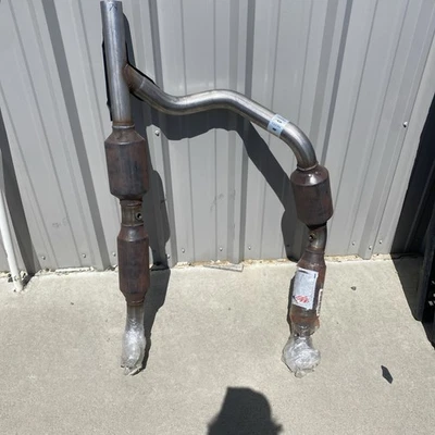 Оригинальные выхлопные компоненты FORD 2008 E-150 — каталитический Cnvrtr 7C2Z5F250B - Изображение 1 из 4