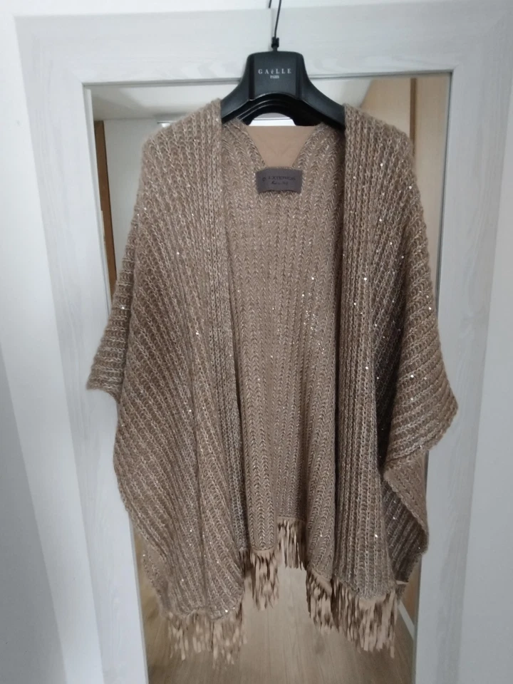 Poncho De Punto De D. Exterior - Imagen 1 de 4