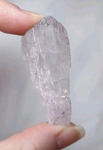 Clear Pink Hue Kunzite Crystal Unpolished Healing Gemstone Mineral Untreated (K) - Foto 1 di 8