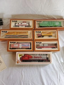 Bachmann Santa Fe HO Emd Gp30 Diesel Engine W/ Tyco Cars And Accessories TESTED - Picture 1 of 19
