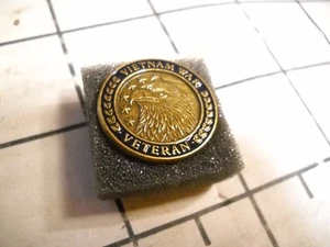 Vietnam War Veteran 50th Anniversary Eagle Commemorative Lapel Hat Pin in Case - Picture 1 of 4
