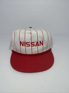 Truckermütze Kappe NISSAN ROT / WEISS NADELSTREIFEN DRUCKKNOPFLASCHE VINTAGE - Bild 1 von 8