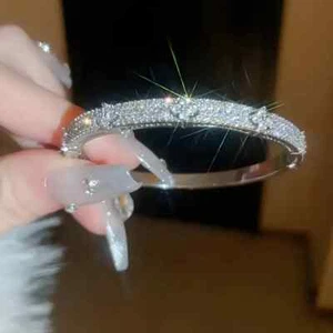 Women's Elegant Four-leaf Clover Inlaid Shiny Cubic Zirconia Bangle Bracelet - Picture 1 of 10