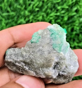 23 Gram Natural Emerald Crystal on Matrix From Swat Pakistan - Picture 1 of 14