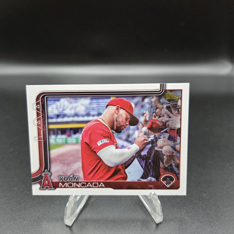 Actualización Topps 2025 Yoan Moncada Golden Mirror #US24 SP Angels Foto 1 de 2