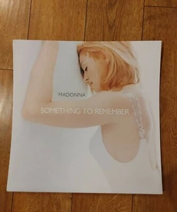 Madonna Something To Remember 1995 12x12 Album Promo Karton Poster Neu aus altem Lagerbestand - Bild 1 von 2