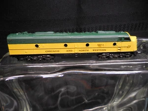 ATLAS Vintage N-Scale 2105 Diesel Locomotive #5021A Chicago and North Western - Picture 1 of 6