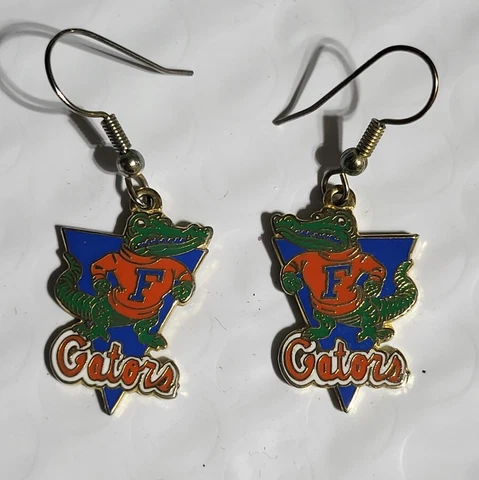 University of FLORIDA GATORS NCAA TEAM LOGO DANGLE EARRINGS Cover