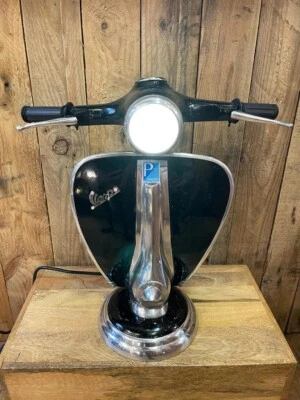 Grande Vespa Lampada da Tavolo Originale Edizione Limitata - Immagine 1 di 4