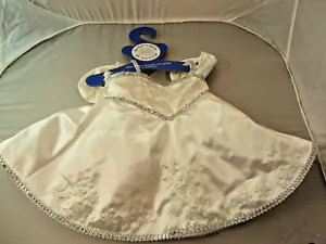 Vestido blanco Build a Bear BABW aspecto satinado con zapatos - Imagen 1 de 3
