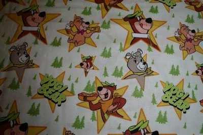 YOGI BEAR, Yogi Star Colorway Verde Claro, Tecido de Algodão Camelot MEIO JARDA BTHY - Imagem 1 de 3