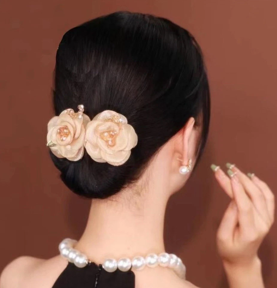 米色缎面花朵发夹带水晶中心女士头发配件 — 第 1/4 张图片