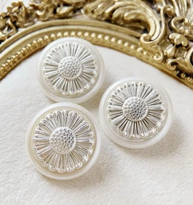 5pcs 23mm Resin plastic pearly white daisy flower round clothing shank button - Picture 1 of 4