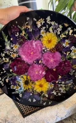 Hermosa MESA REDONDA FLORAL Hecha a Mano Única Hecha con FLORES REALES Rosa Foto 1 de 4