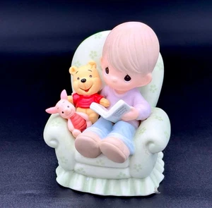 💛 Precious Moments Disney Figur „Sharing A Story With Pooh and Ferkel“ - Bild 1 von 6