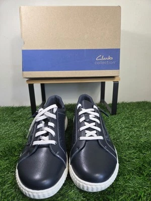 Zapatilla deportiva Clarks Caroline Ella para mujer talla 8,5 de cuero azul marino oscuro con cordones Foto 1 de 4