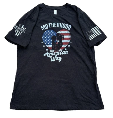 Camiseta suave para mujer Bella + Canvas Motherhood the American Way talla grande mamá Foto 1 de 4