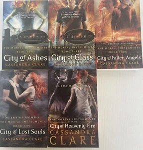 Lote a Granel de Cazadores de Sombras Ciudad de Huesos Ediciones Cassandra Clare 2008-2014 - Imagen 1 de 4