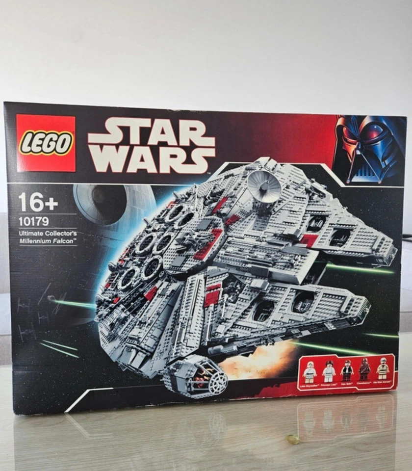 LEGO Star wars Millenium Falcon 10179 Ultimate Collector Serie UCS - Photo 1/2