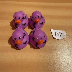 4 Patos de Goma Púrpura Negro Murciélagos Jeep Halloween - Imagen 1 de 4